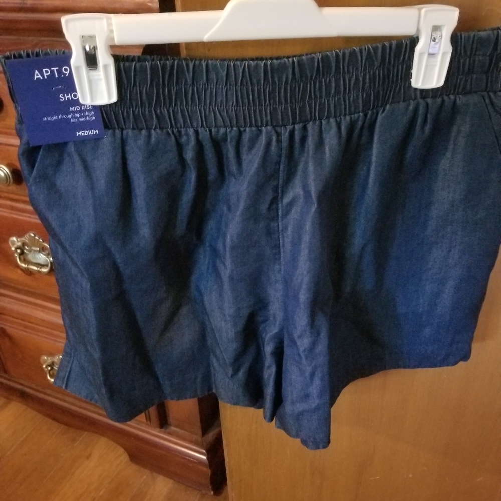 Denim shorts with elastic waistband